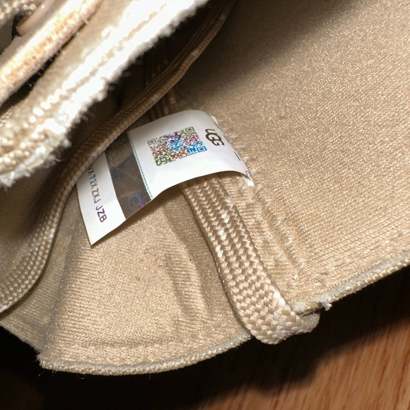 UGG Women’s The UGG Lug Lace-Up Platform Boots in SAND 5 - Picture 7 of 12